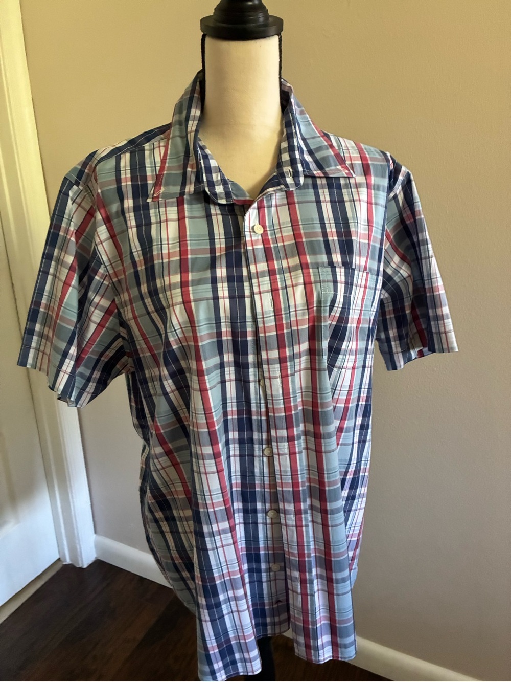 Men's Plaid Short Sleeve Button-Front Shirt
